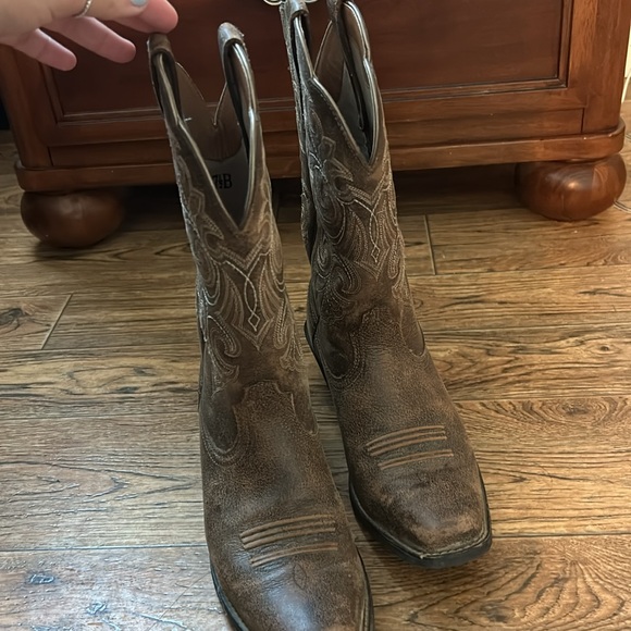 Ariat boots - Picture 2 of 5